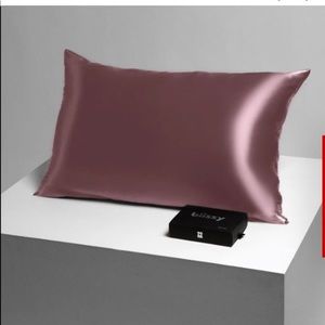 Blissy 100% mulberry silk pillowcase plum